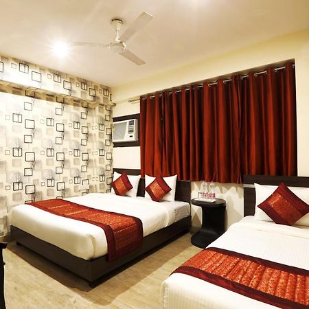 Hotel Sky Wood At Airport New Delhi Exterior photo