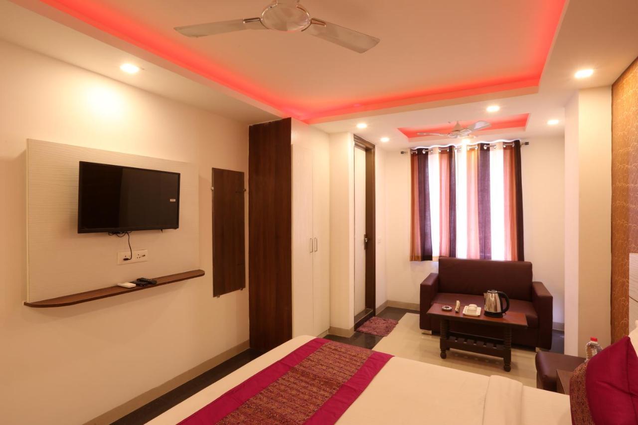 Hotel Sky Wood At Airport New Delhi Exterior photo