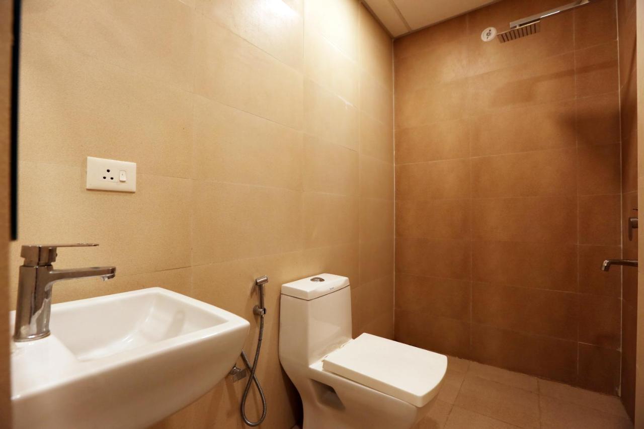 Hotel Sky Wood At Airport New Delhi Exterior photo