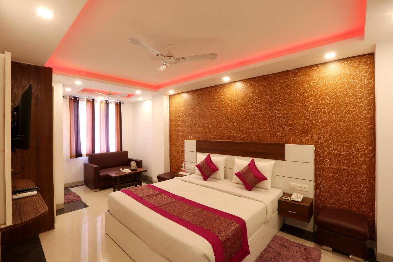 Hotel Sky Wood At Airport New Delhi Exterior photo
